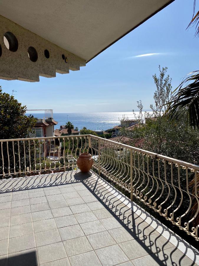 Casa Vacanze Eden Aci Castello Exteriér fotografie